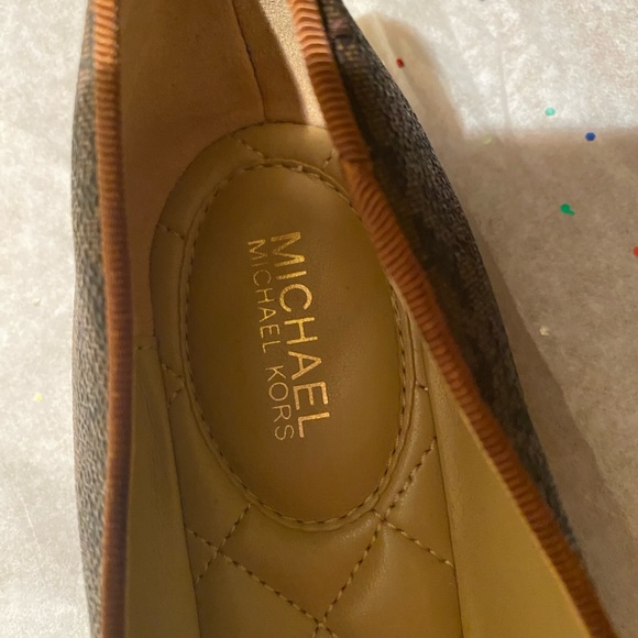Michael Kors Signature Print Gale Flats, Size 6, Color: Brown - Picture 9 of 10